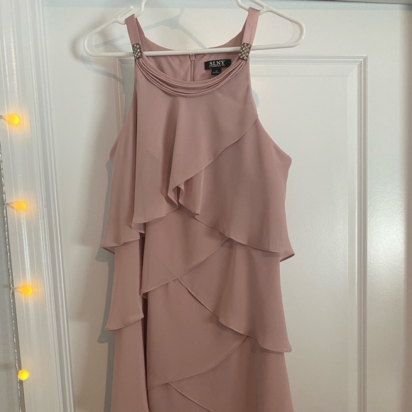 Beautiful dress Wore one time. Like new Size 12. - Picture 2 of 4